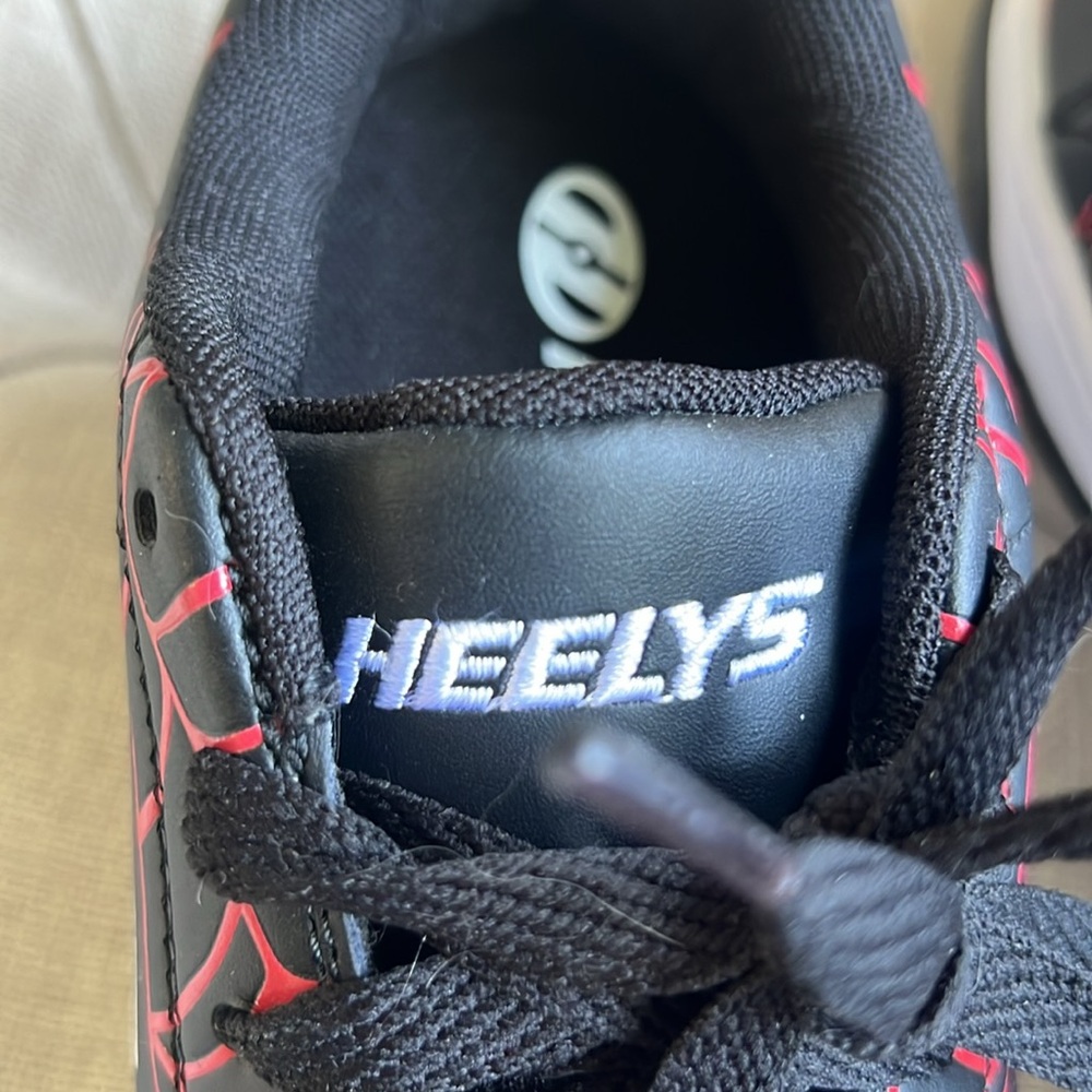 NWOT Marvel Split Spiderman Youth Heelys - Picture 7 of 10